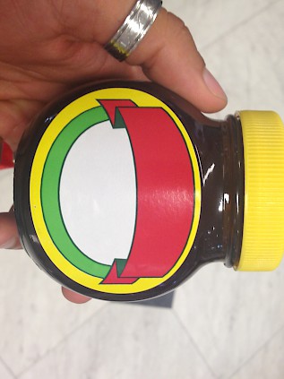 Wie selbstbewusst muss ich als Marke bitte sein, damit ich auf mein Produkt lediglich den Hintergrund des Etiketts drucke und den Namen weglasse?